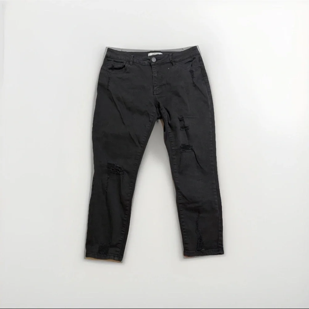 refuge‎ brand black distressed capris, women's size 10